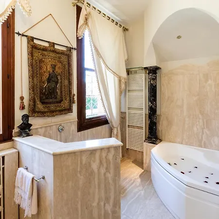 Liberty Venezia -jacuzzi And Gardens- Dimora Storica A 20km Da Venezia Apartman Mira