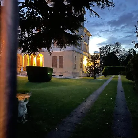 Liberty Venezia -jacuzzi And Gardens- Dimora Storica A 20km Da Venezia Апартаменты